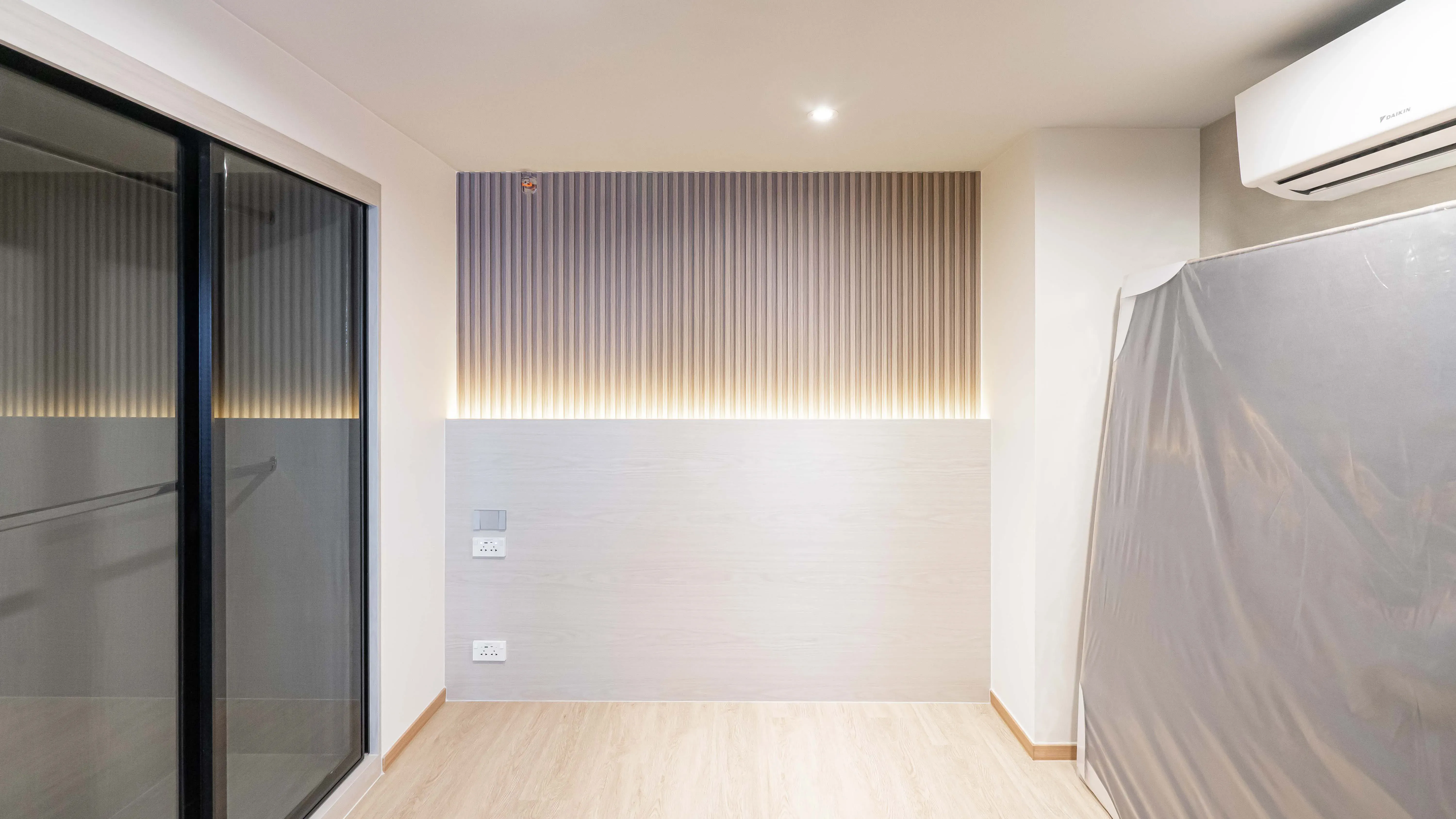 image-cover-bed-room-real