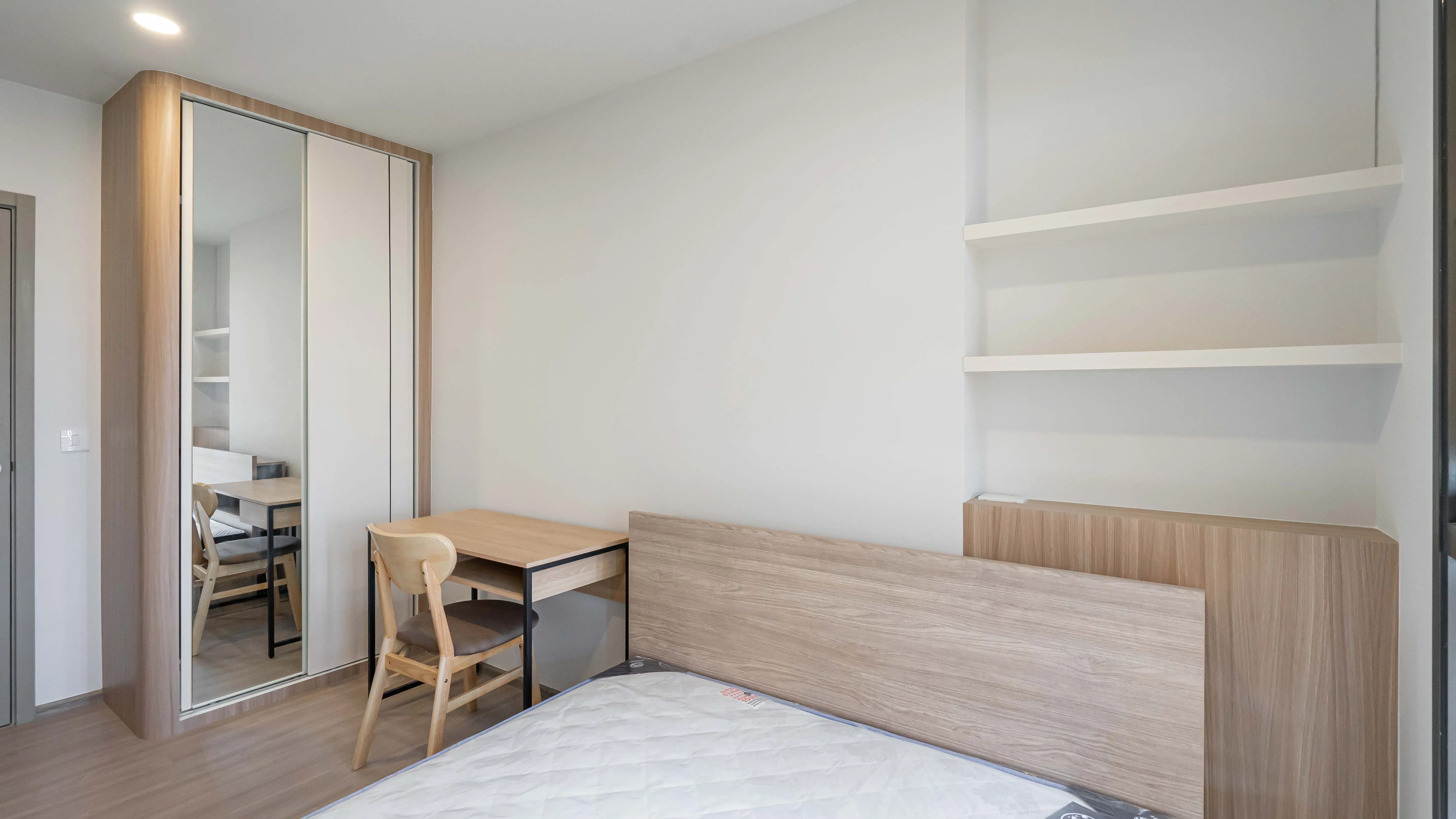 image-cover-bed-room-real