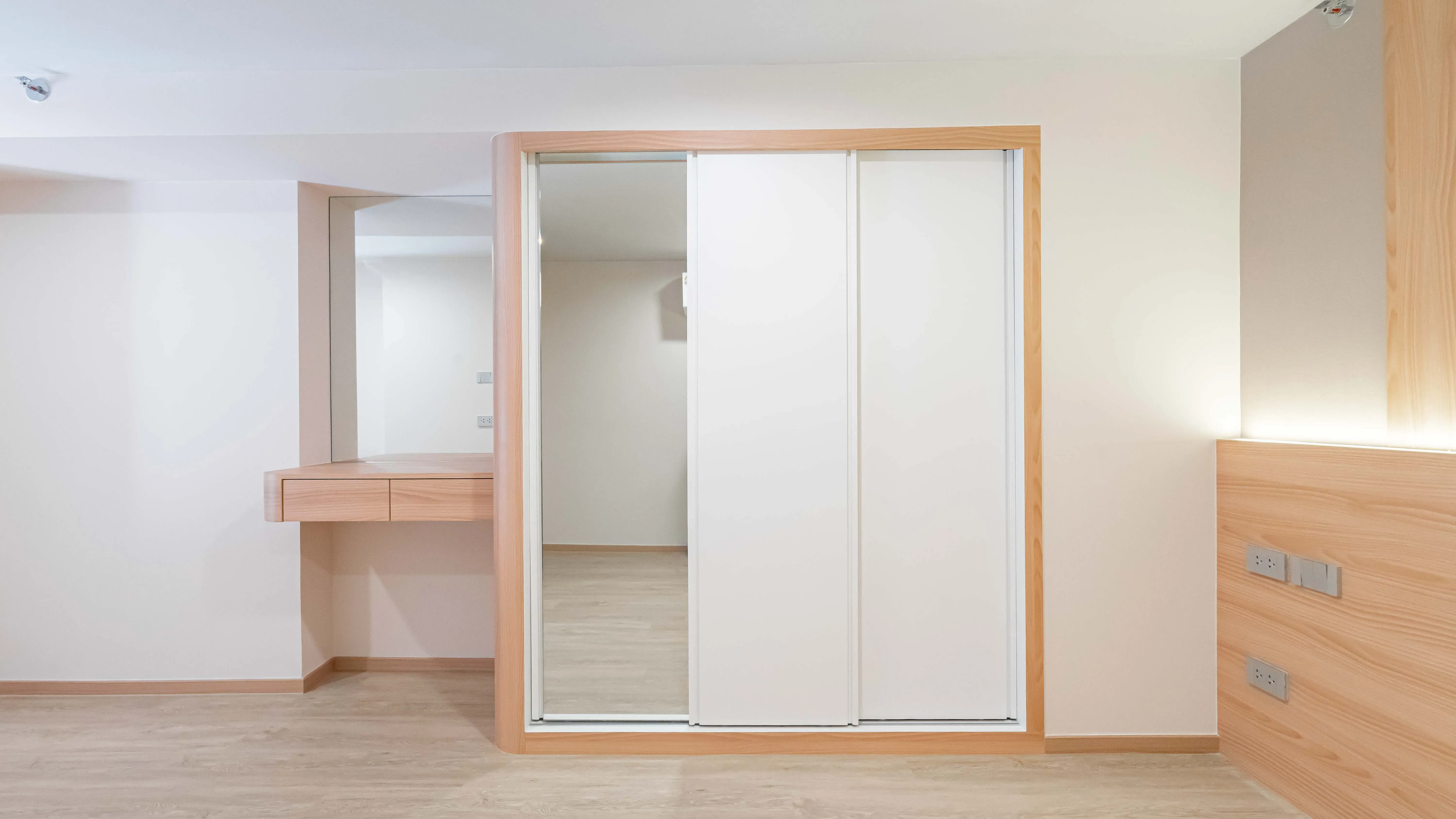 image-cover-bed-room-real