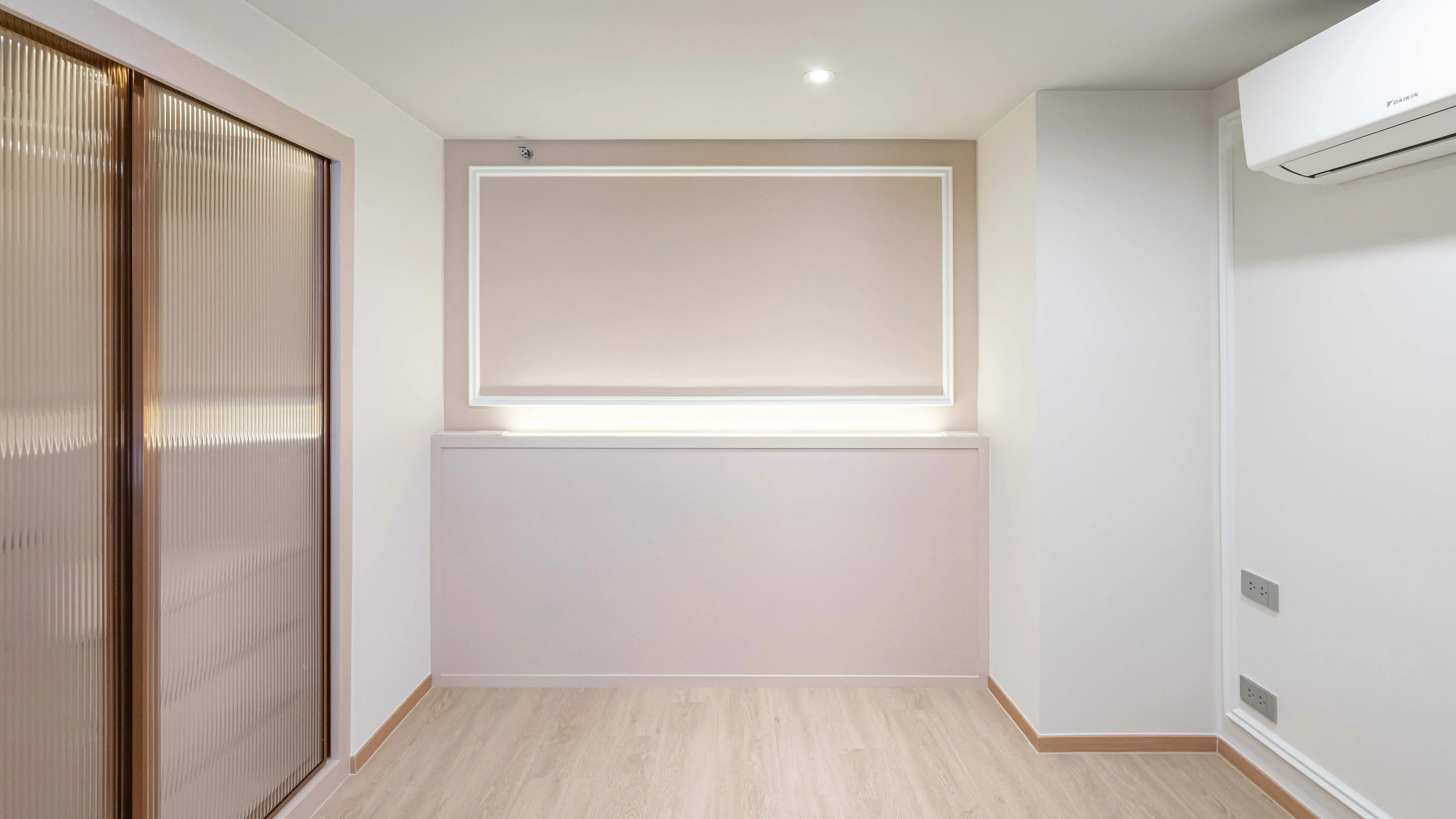 image-cover-bed-room-real