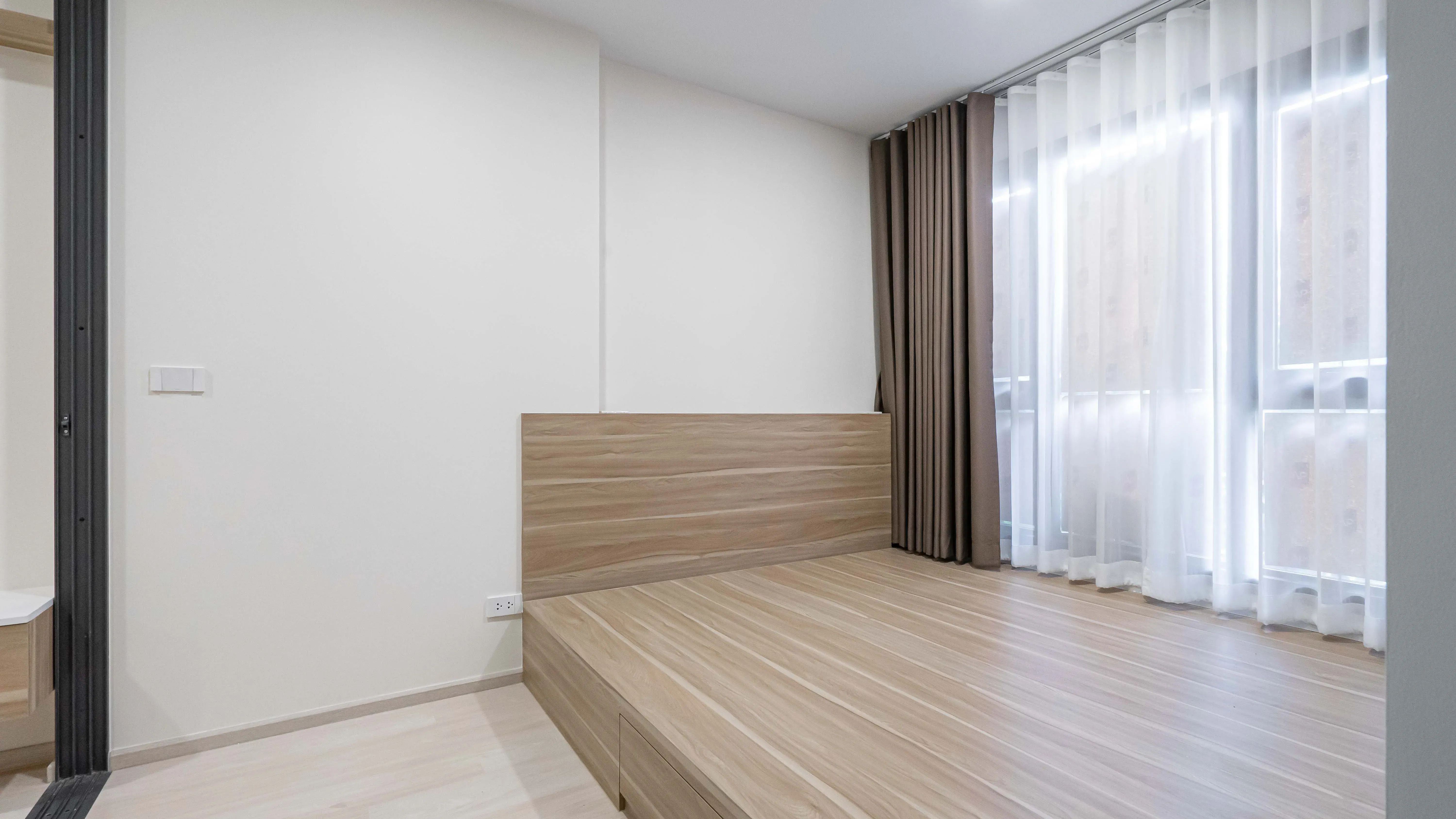 image-cover-bed-room-real