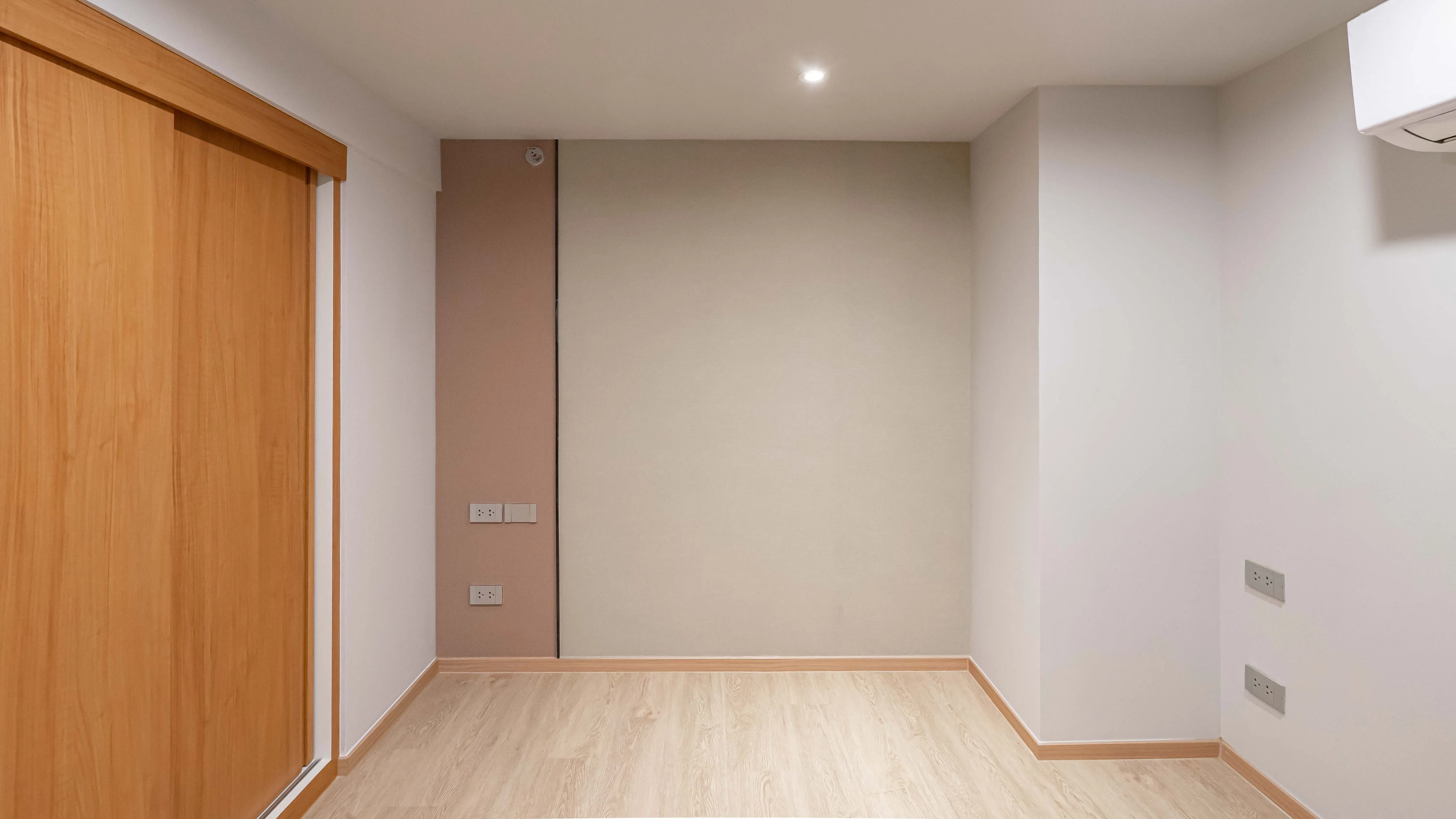 image-cover-bed-room-real