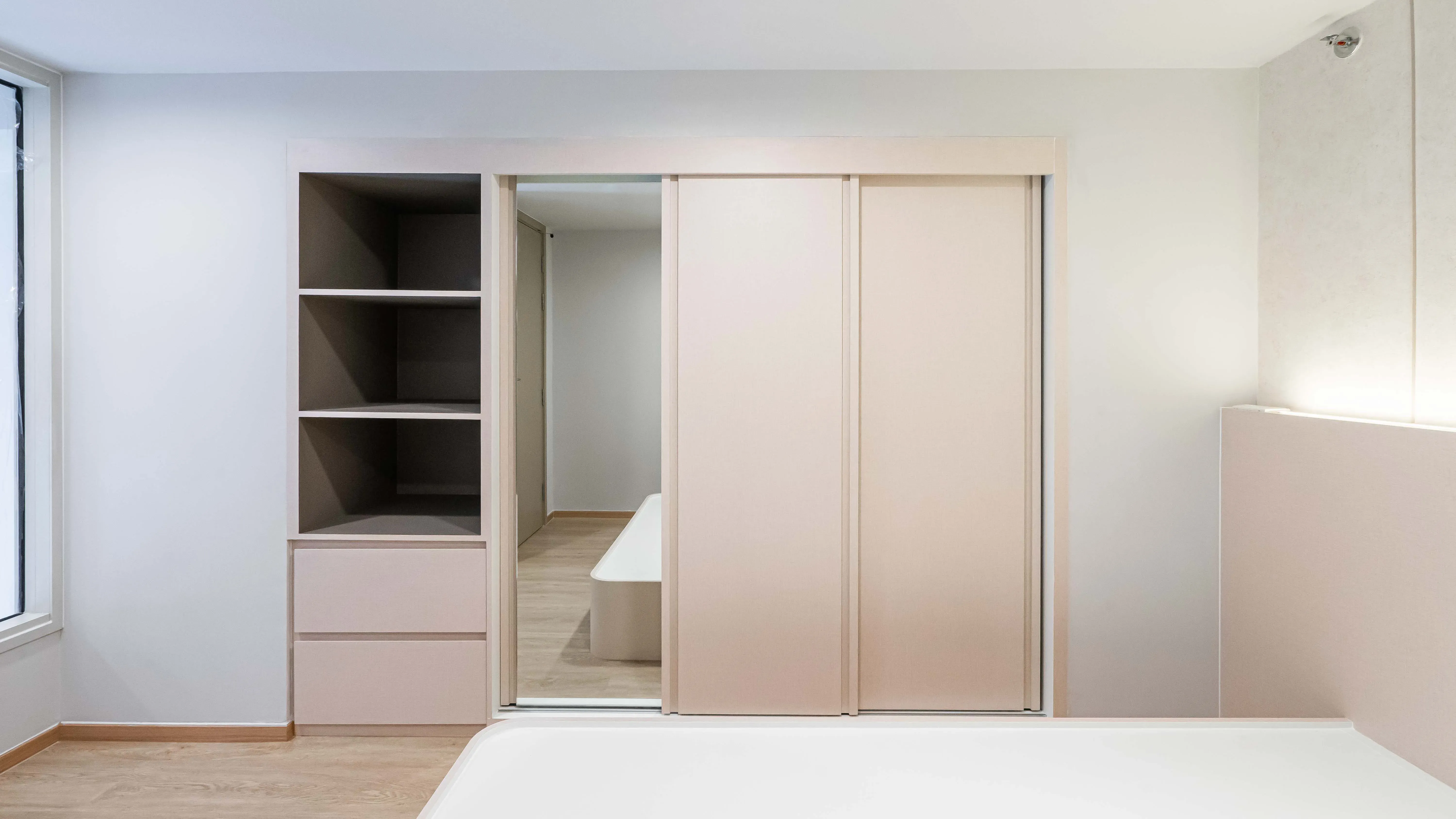image-cover-bed-room-real