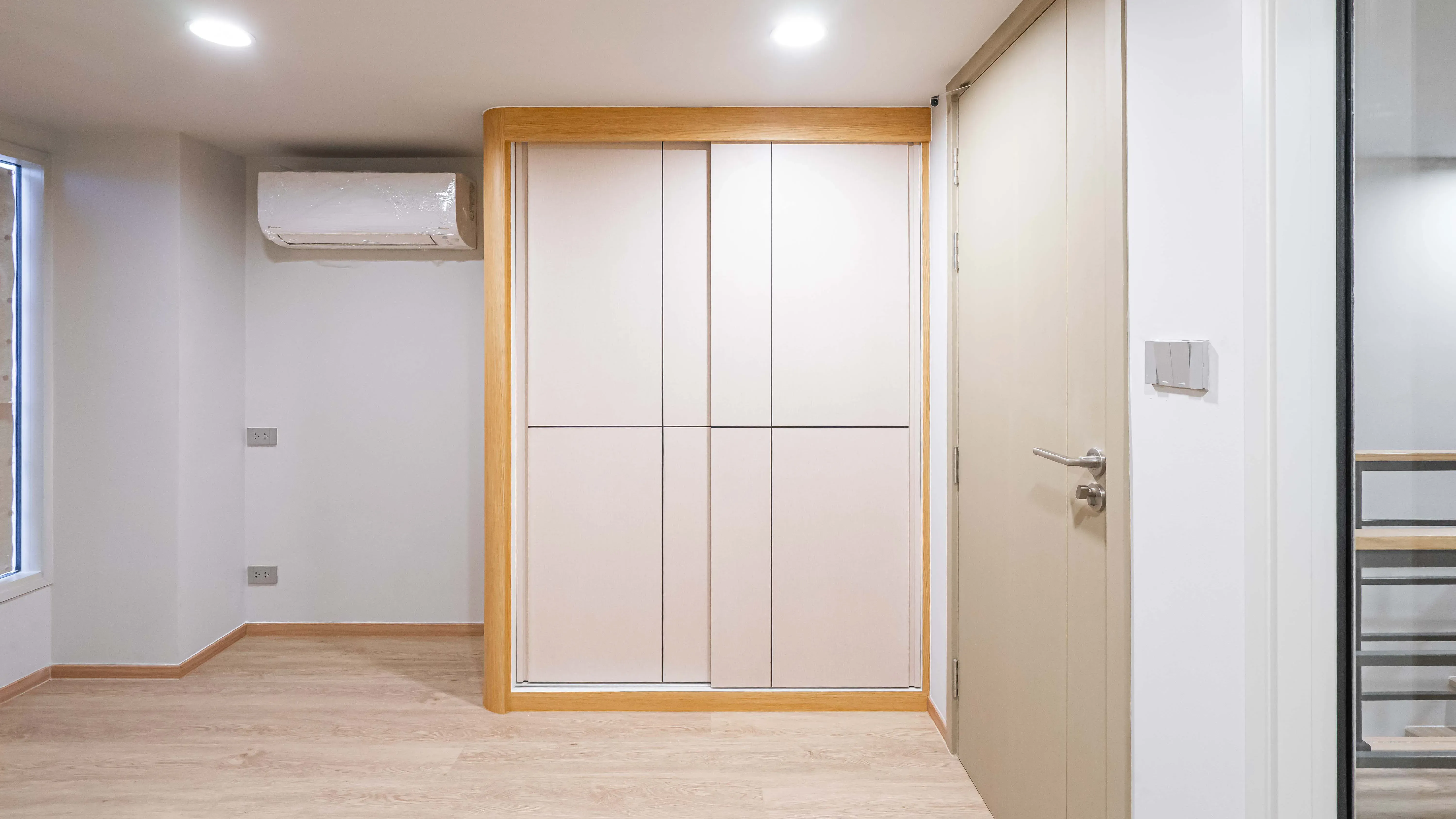 image-cover-bed-room-real