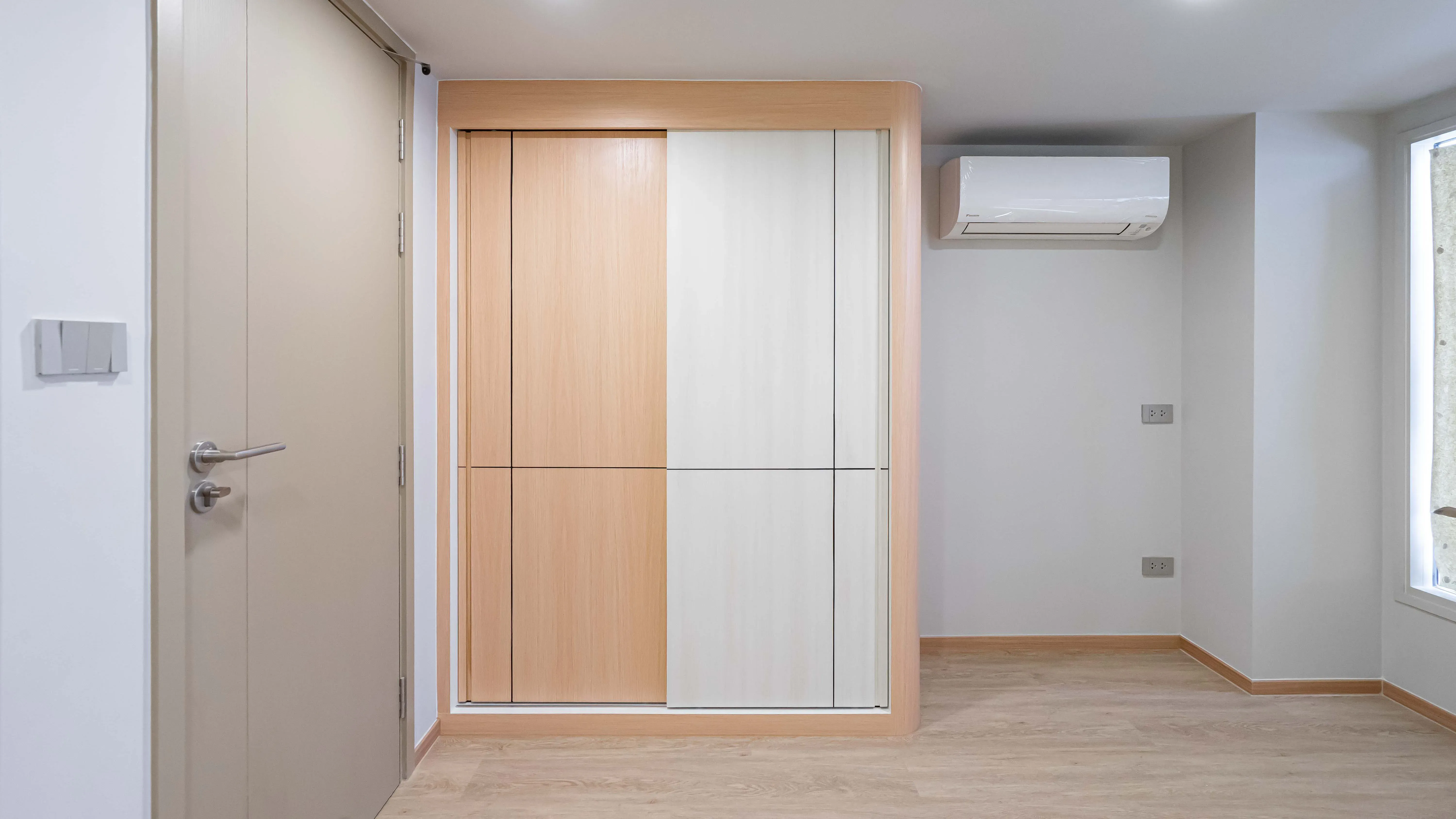 image-cover-bed-room-real