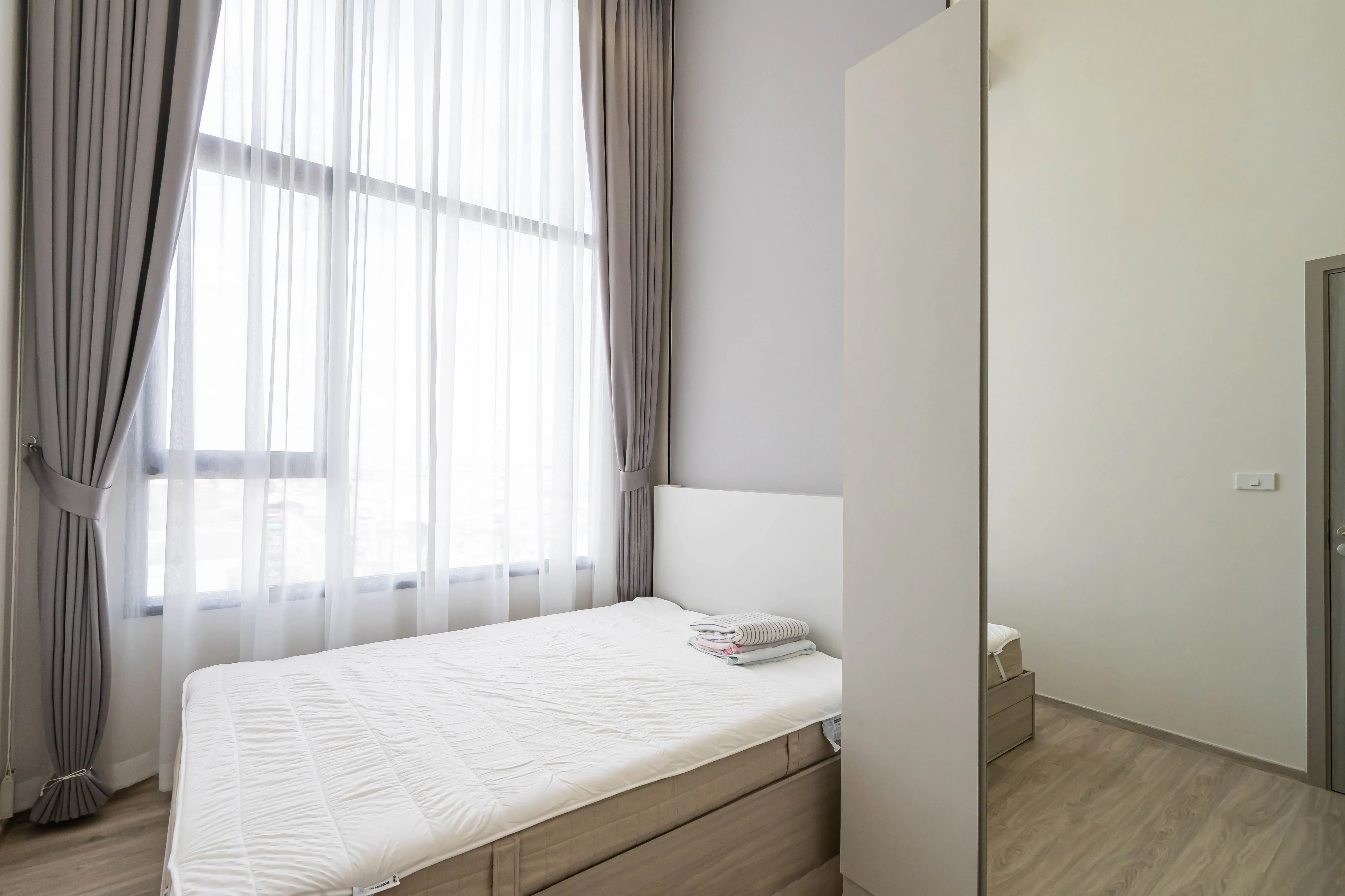 image-cover-bed-room-real