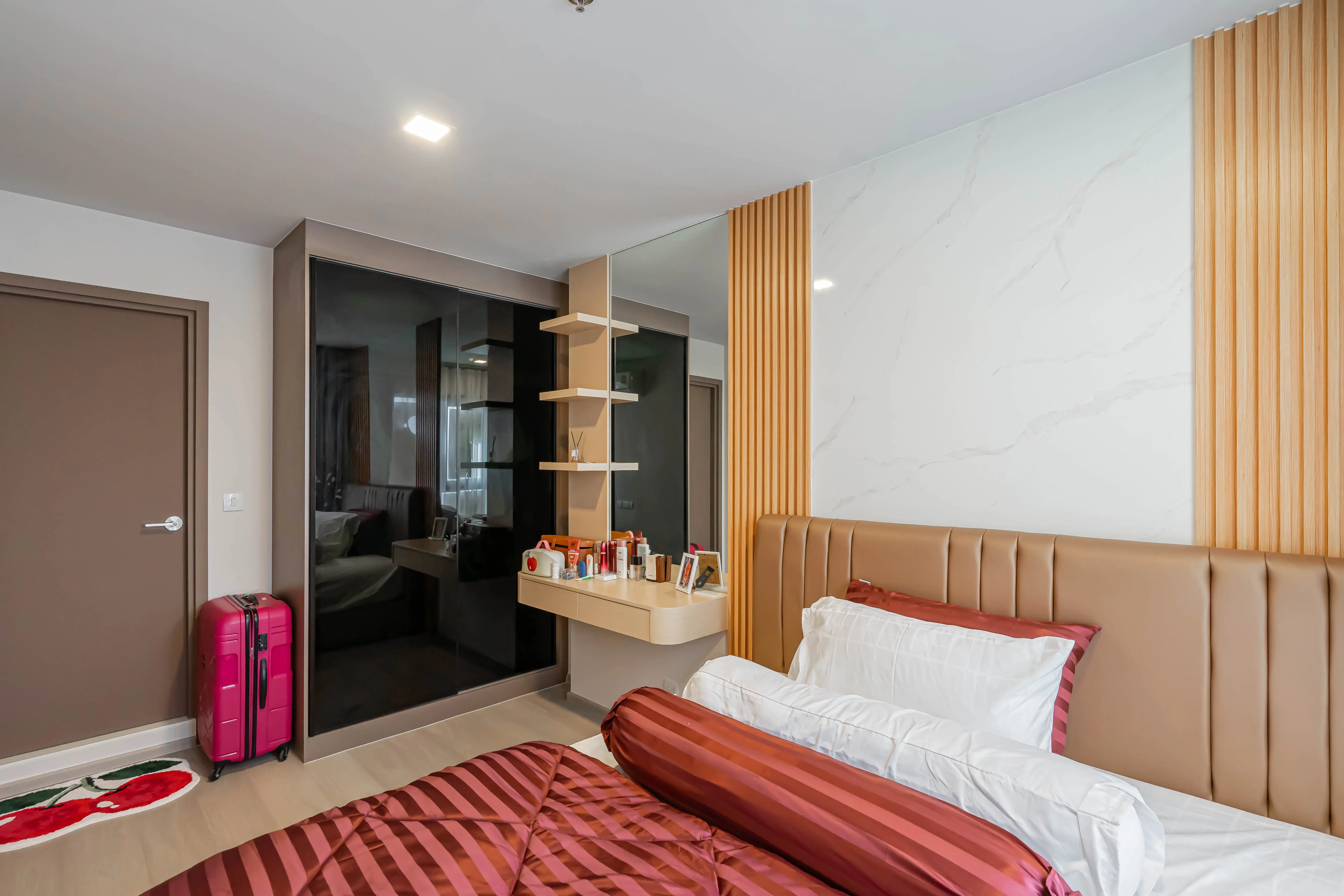 image-cover-bed-room-real