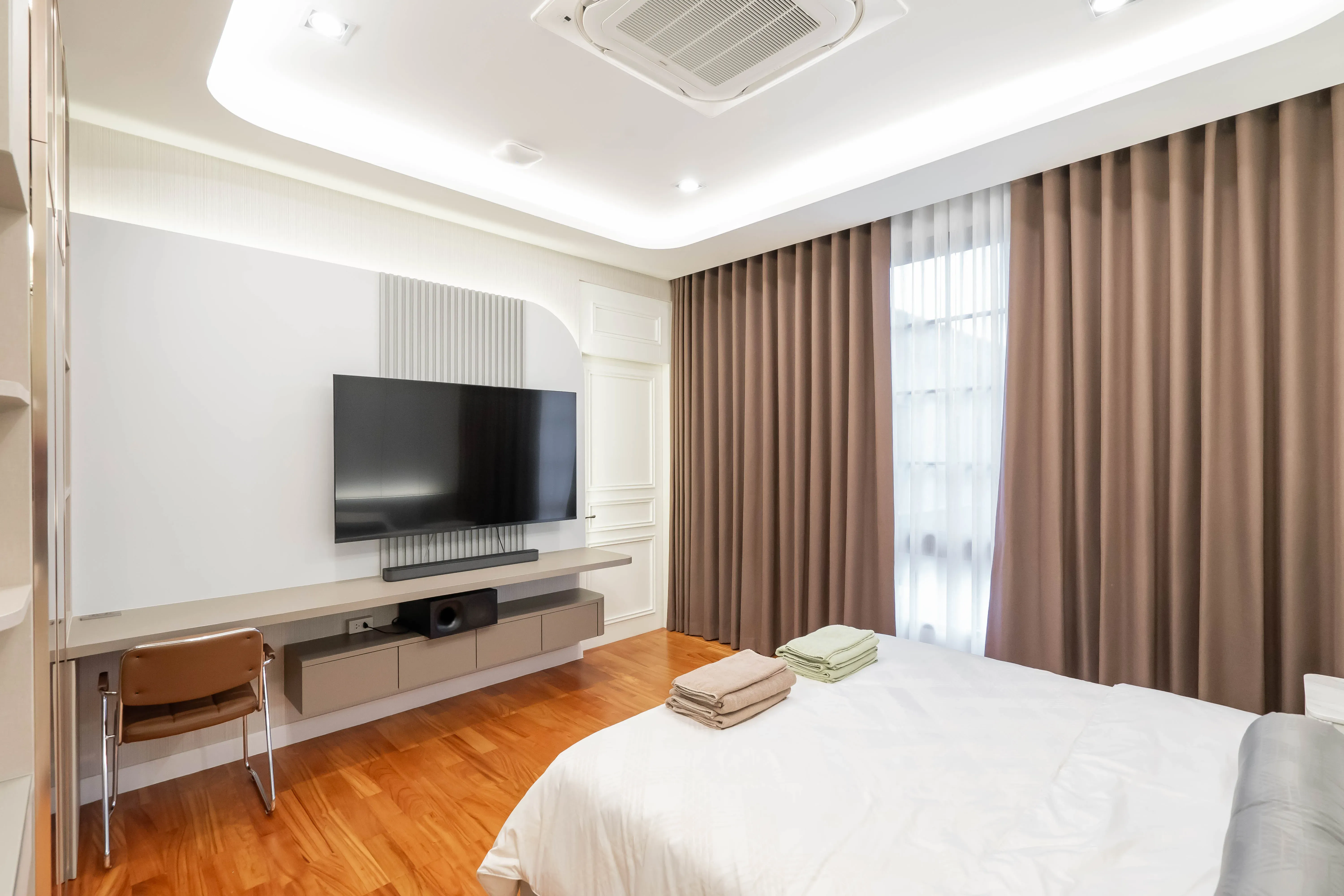 image-cover-bed-room-real