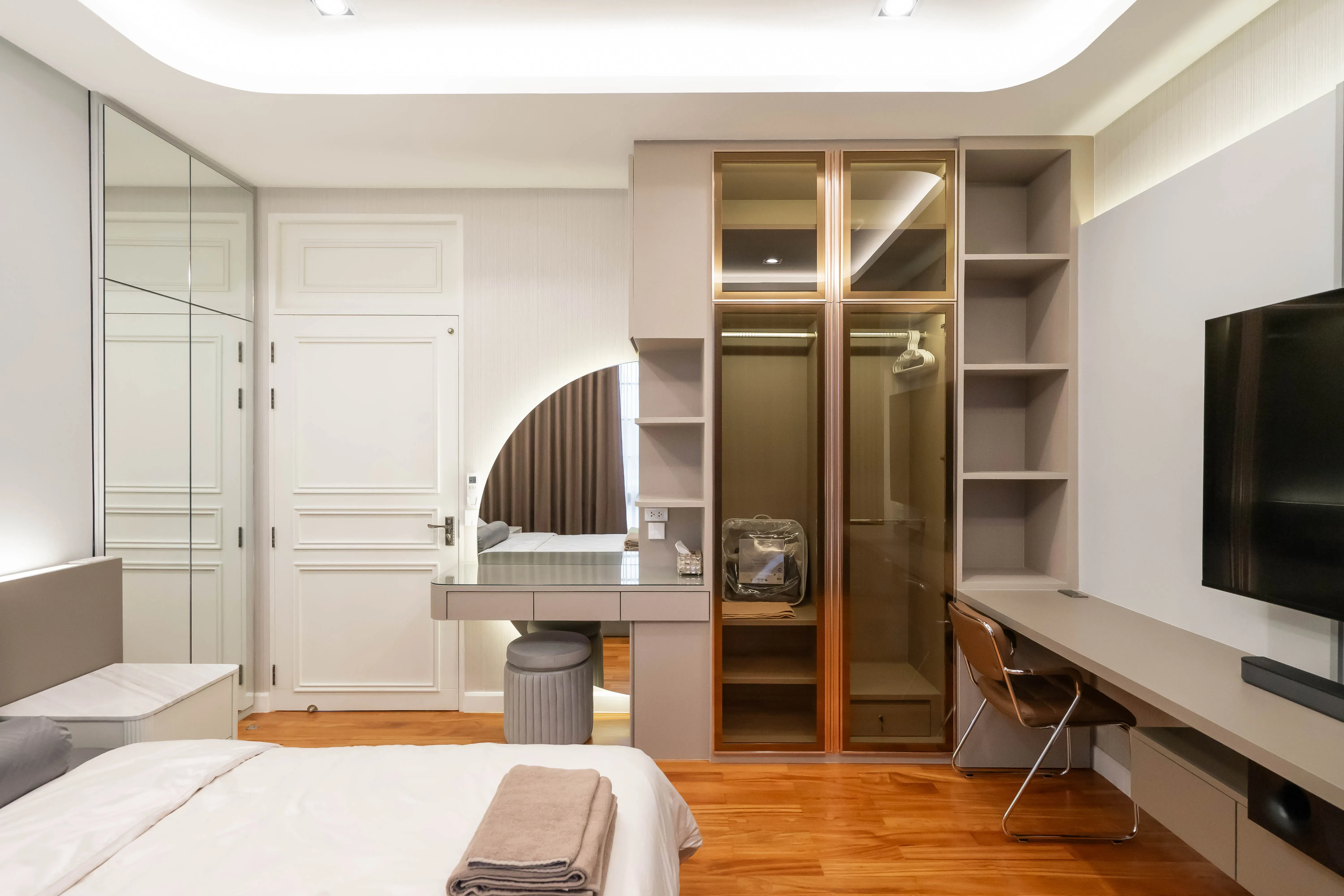 image-cover-bed-room-real