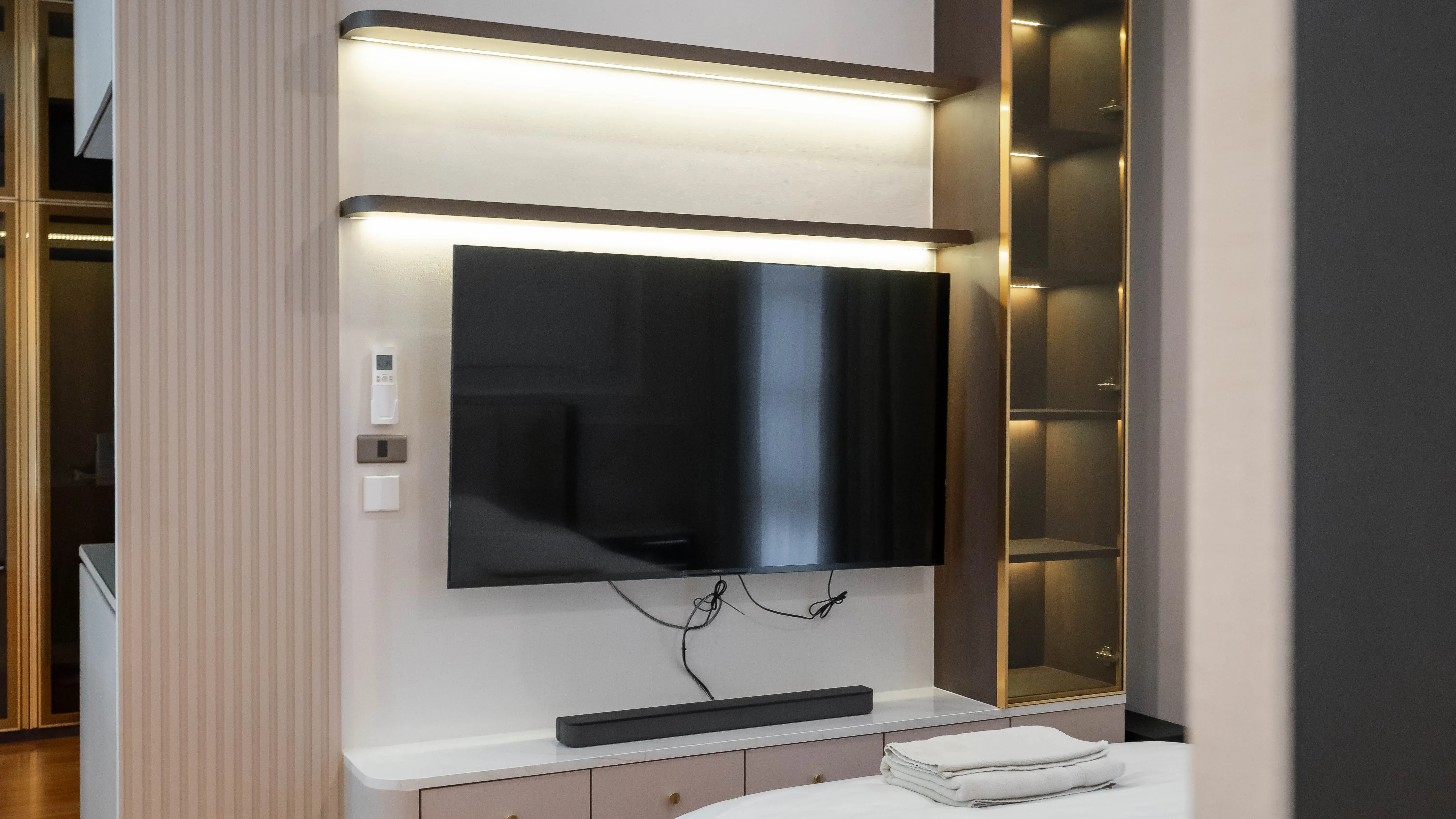 image-cover-bed-room-real