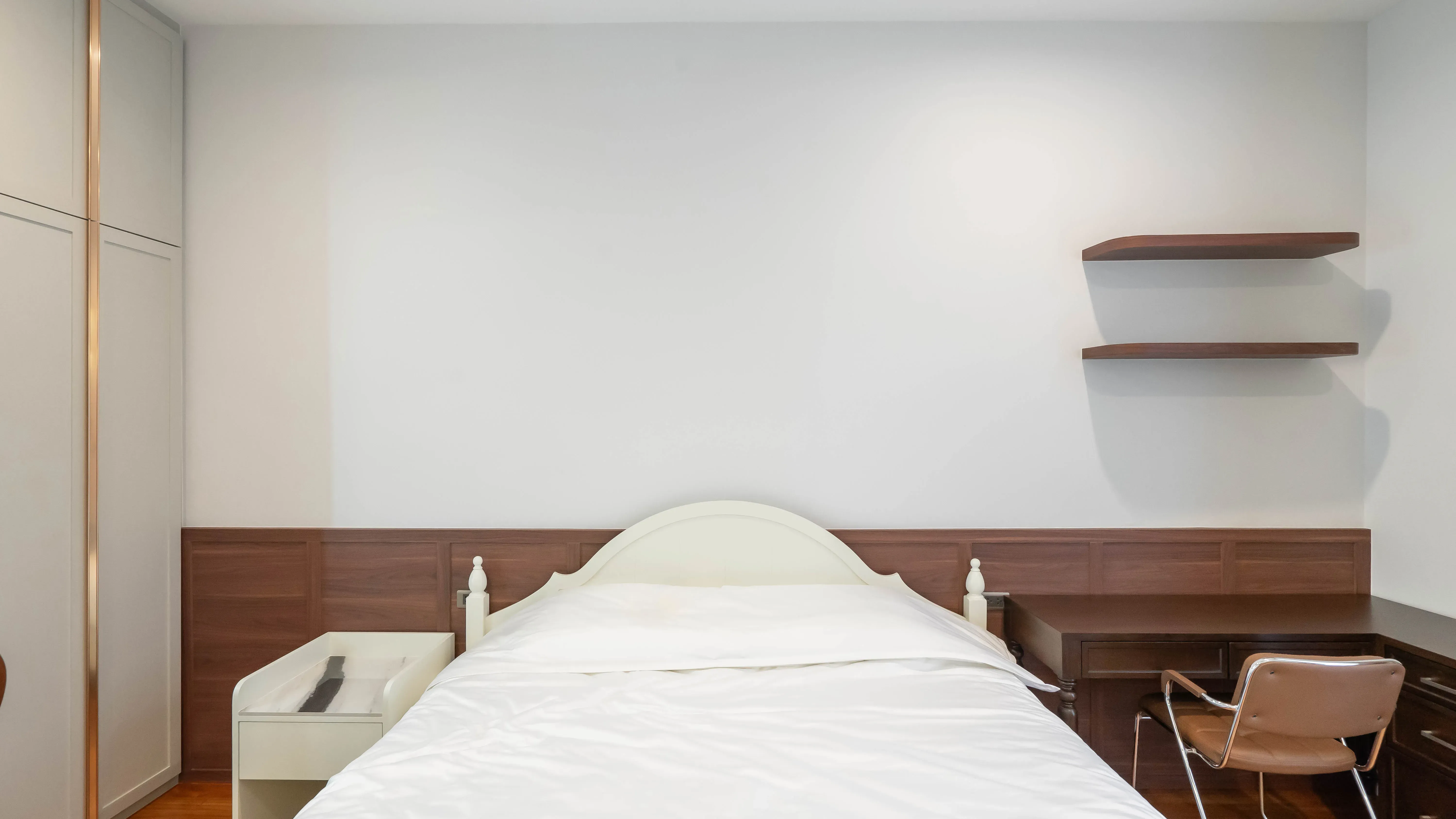 image-cover-bed-room-real