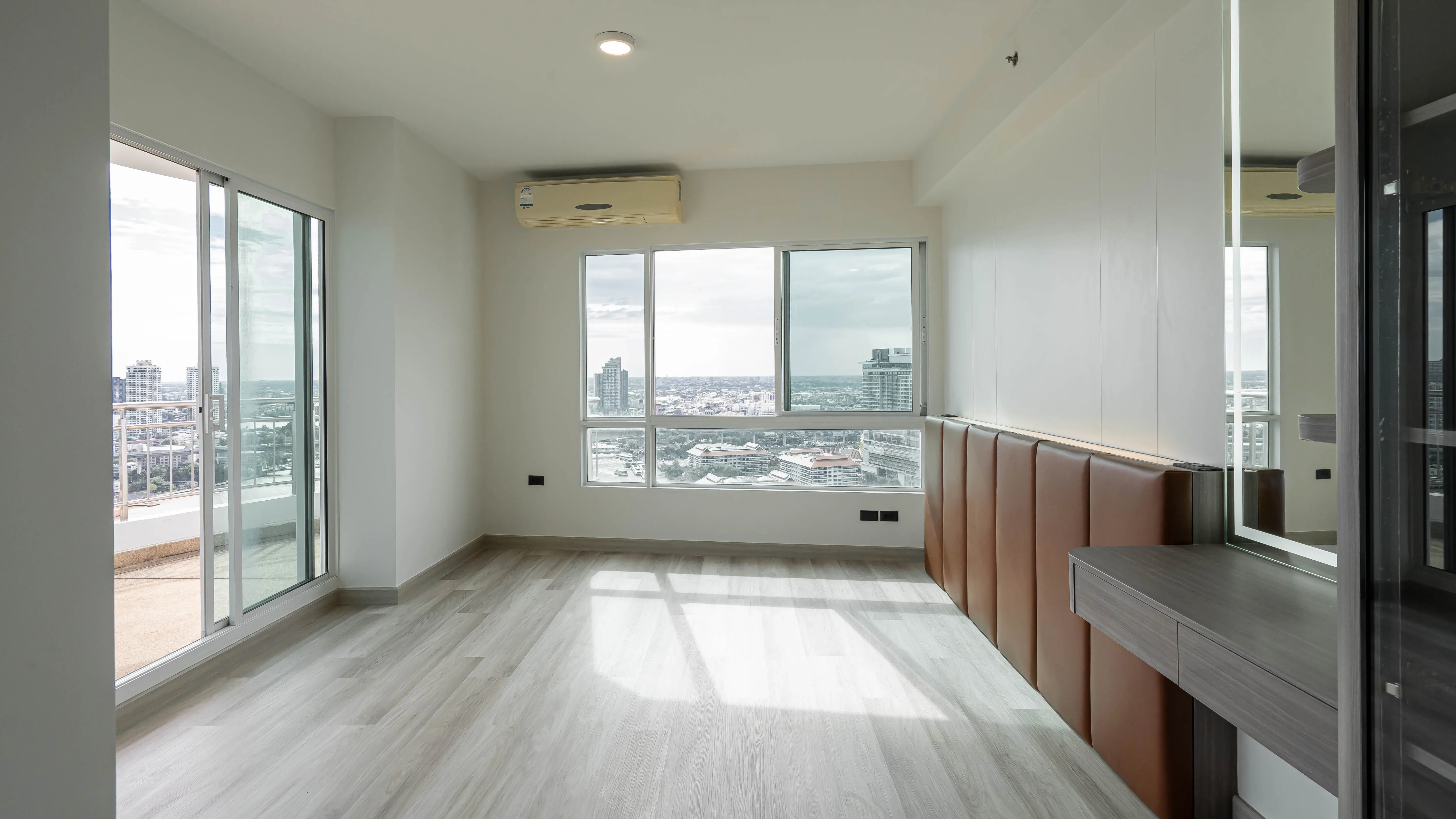 image-cover-bed-room-real