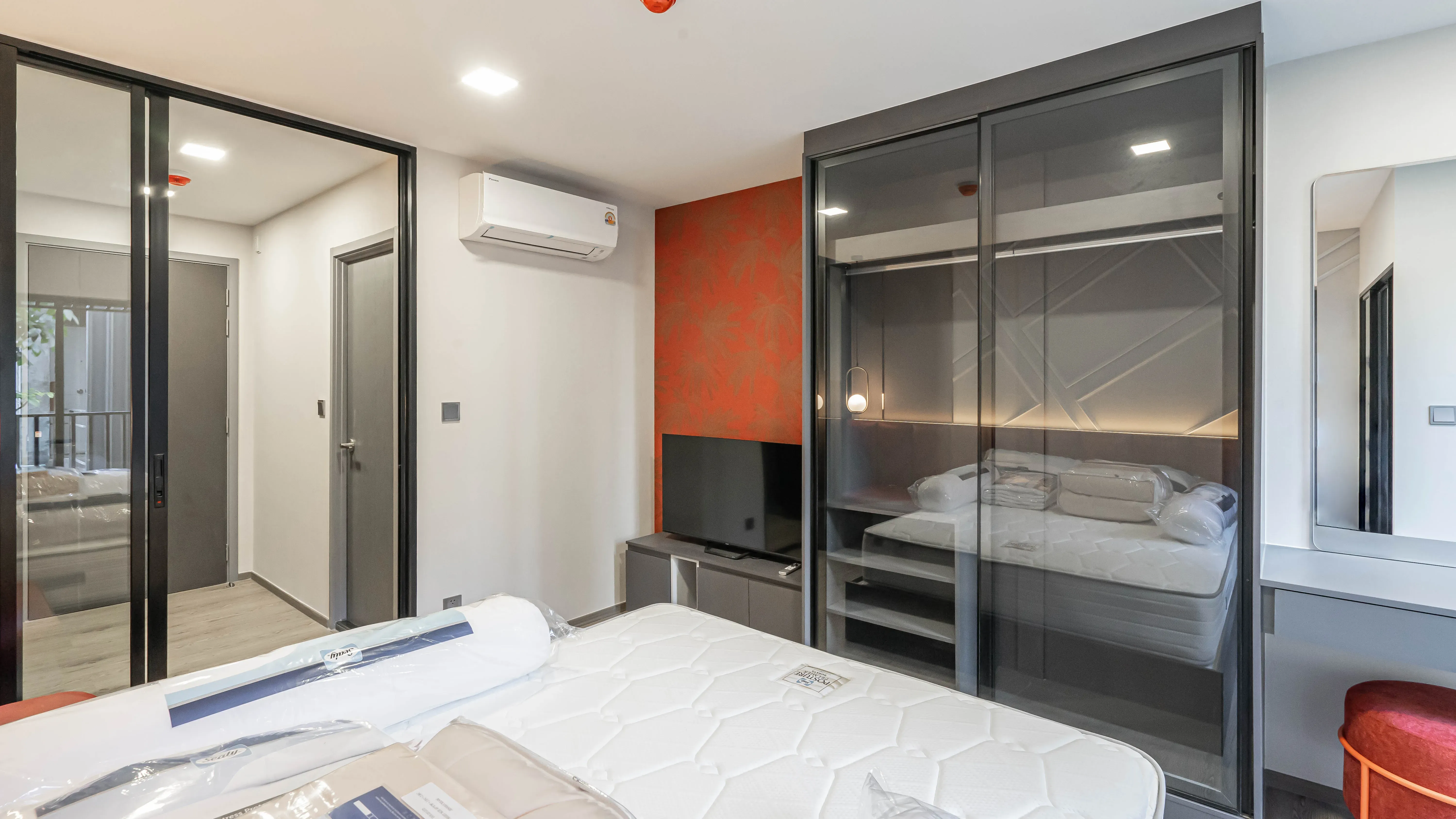 image-cover-bed-room-real