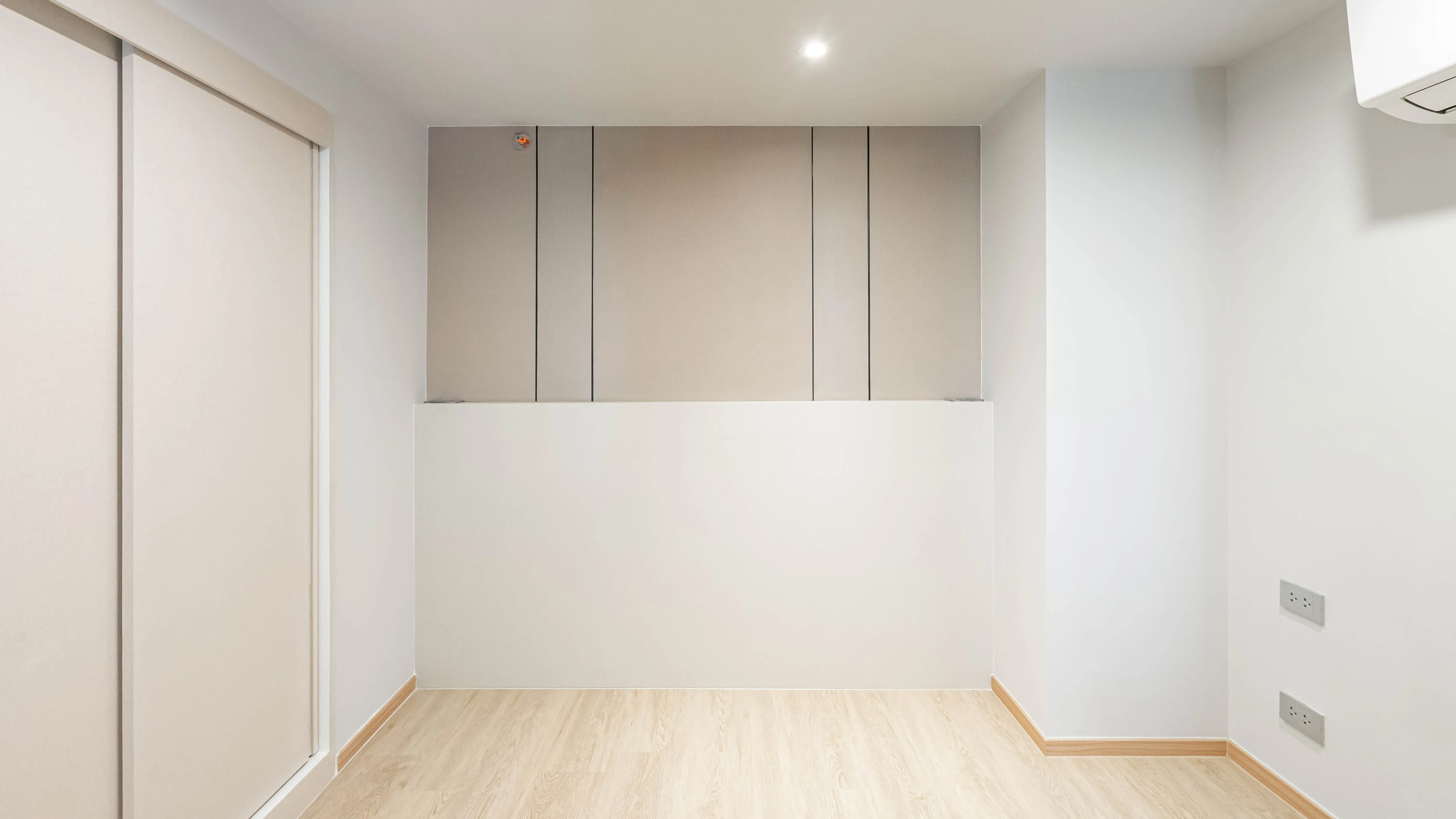 image-cover-bed-room-real